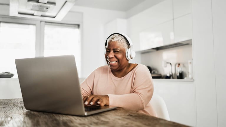 7 Surefire Ways To Stand Out When Starting A Fully Remote Job